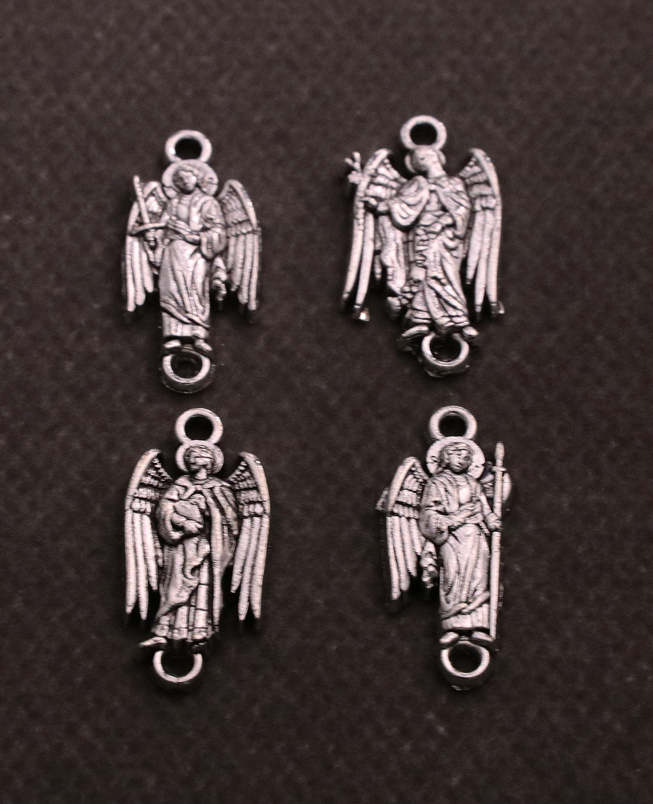 4 Uds. Medalla del Arcángel pr - Jewelry Making Michaels reseña y precio